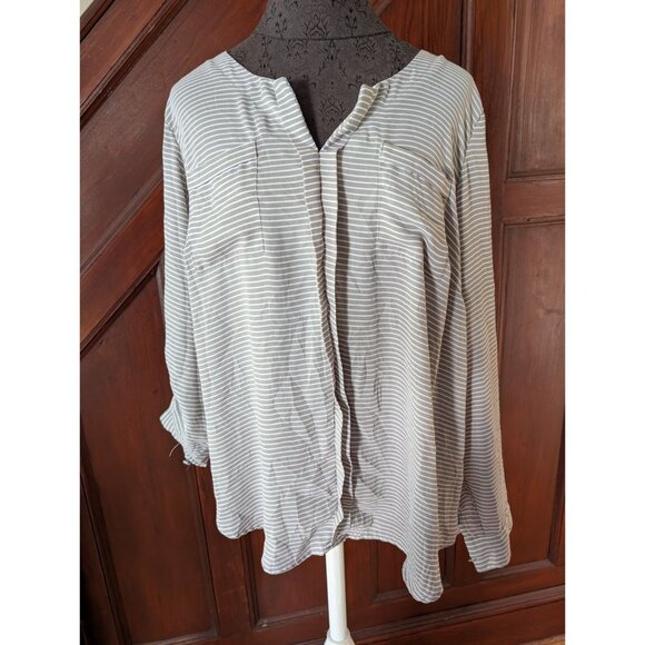 Torrid Womens Gray & White Striped Button-Down Blouse Tie Sleeve Detail Size 0 - Picture 1 of 4